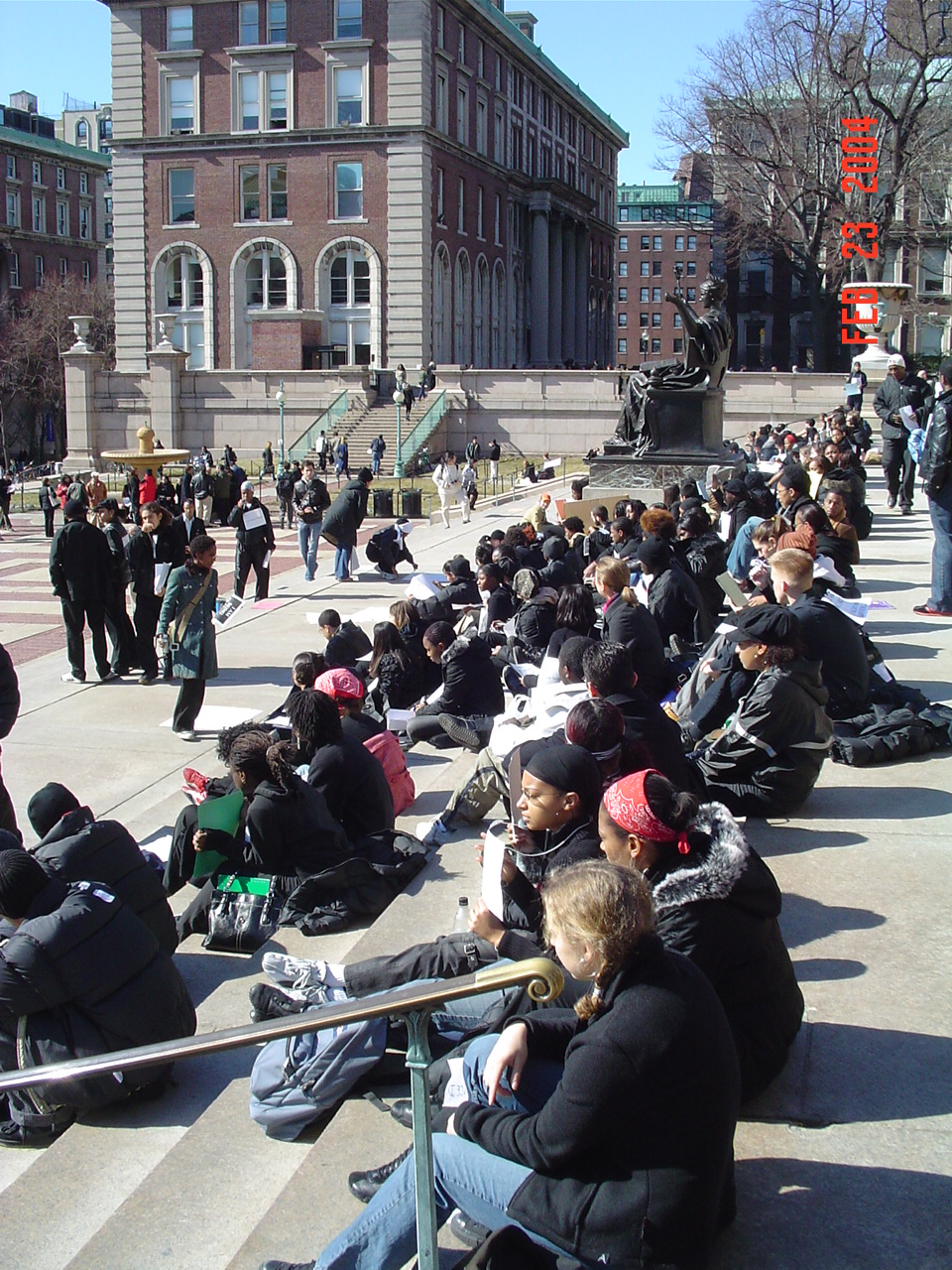 http://www.columbia.edu/cu/chicanocaucus/images/Protest%2002.23.04%20009.jpg