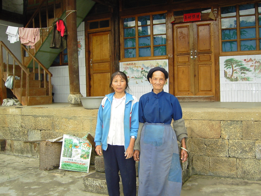 Mother, daughter, hamlet KIF_0460
