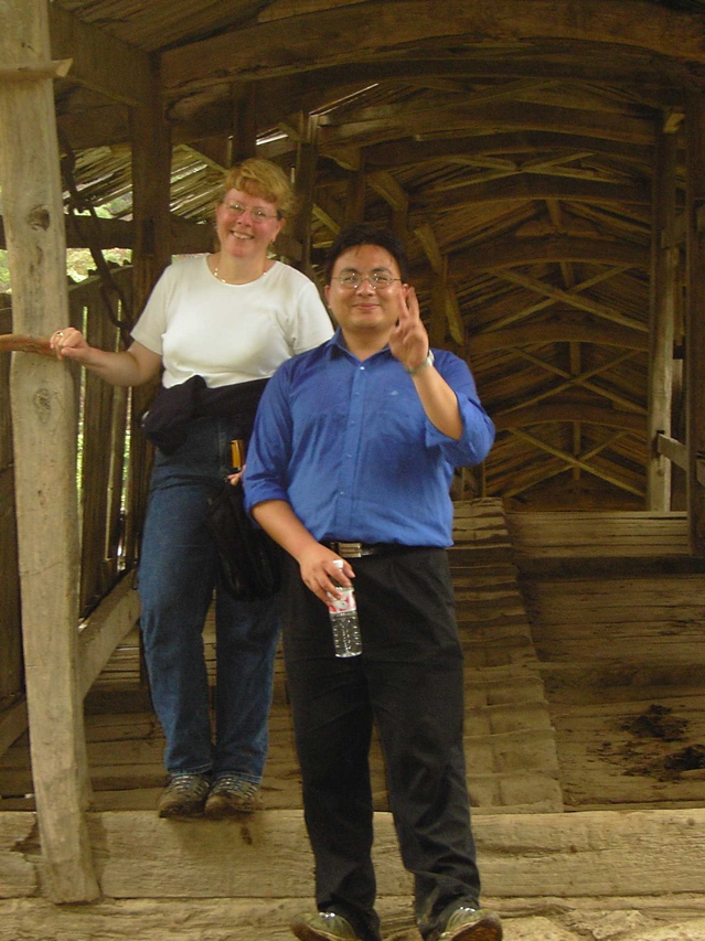 Hannah, Prof Li Covered bridge KIF_0670