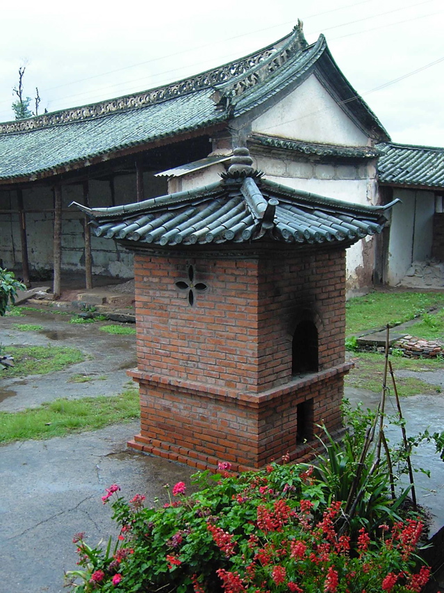 Abandoned temple Weishan KIF_0740