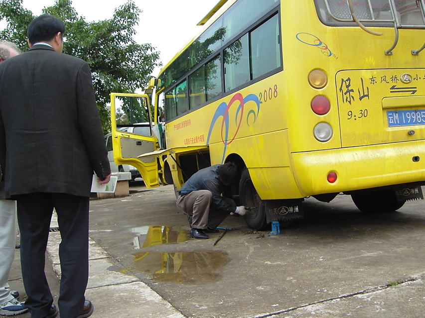 Flat tire, Dali museum KIF_0775