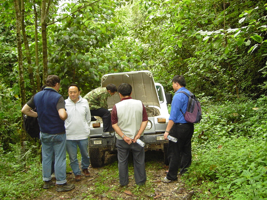 Broken car Gaoligongshan KIF_0388