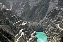 Deriner Dam
