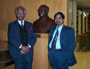 Dr. Mungekar (r.) viewing the bust of Ambedkar with Dr. Yogesh Varhade, President of the Abmedkar Center for Justice and Peace, Ontario