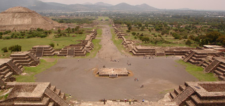 Calzada desde Pirámide Luna