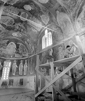 Conservator at work on the south wall of the parekklesion in the Kariye Camii.