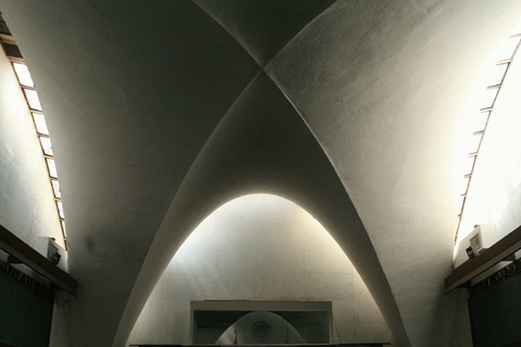 Mexican Stock Exchange Building, México. Photograph by Alberto Moreno Guzmán.