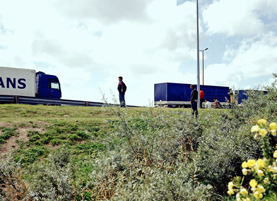 Bruno Serralongue, Passer en Angleterre. Accès terminal transmanche, Calais, juillet 2007, 2007. Ilfochrome mounted on aluminum with plexiglass box.