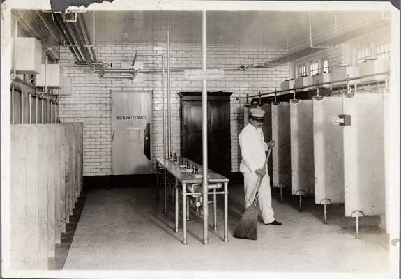Lewis Hine, <em>Comfort Station</em>, 1910s, Gelatin silver print