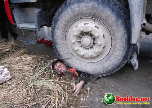 china-village-head-qian-yunhui-ran-over-01_copy.jpg