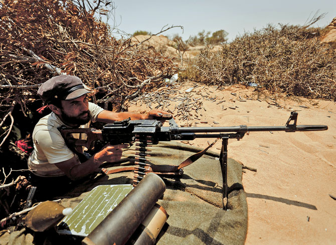 loading-machine-gun.jpg