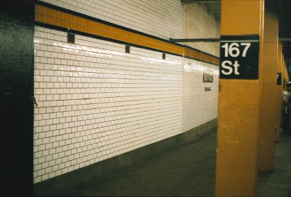 [Bild: 167St.platform.jpg]