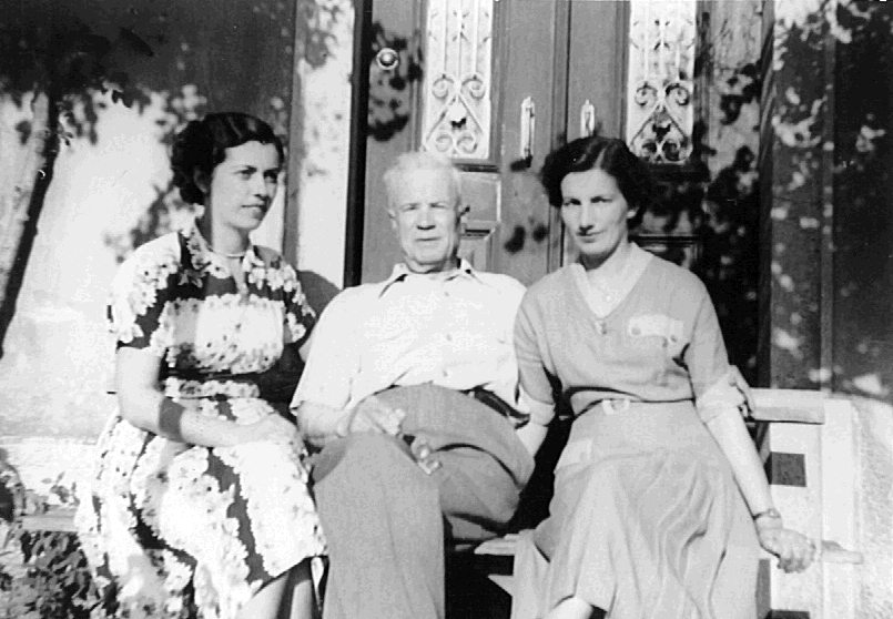 Daniel da Cruz and nieces in Portugal 1953