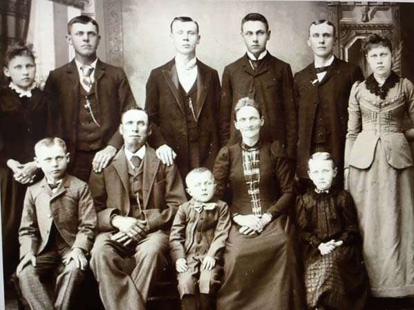 peterlundfamily1892