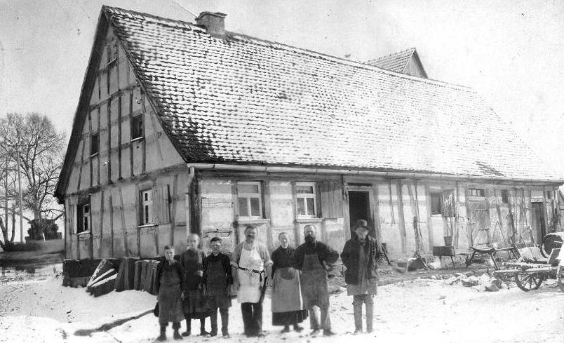 From left to right Katharina R ckert b 11 25 1910 two unknown boys