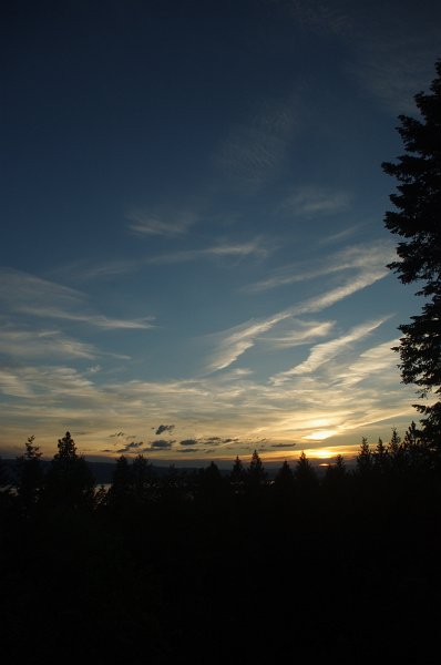 IMGP9743.JPG - Sunset and streamers