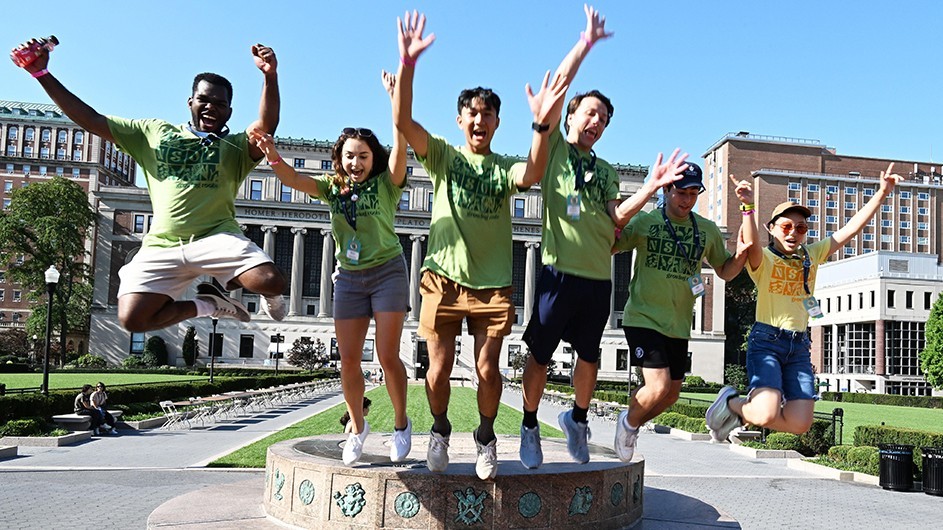 10+ Photos Bringing Glorious Back-to-School Energy as Columbia Students Begin the Fall Semester