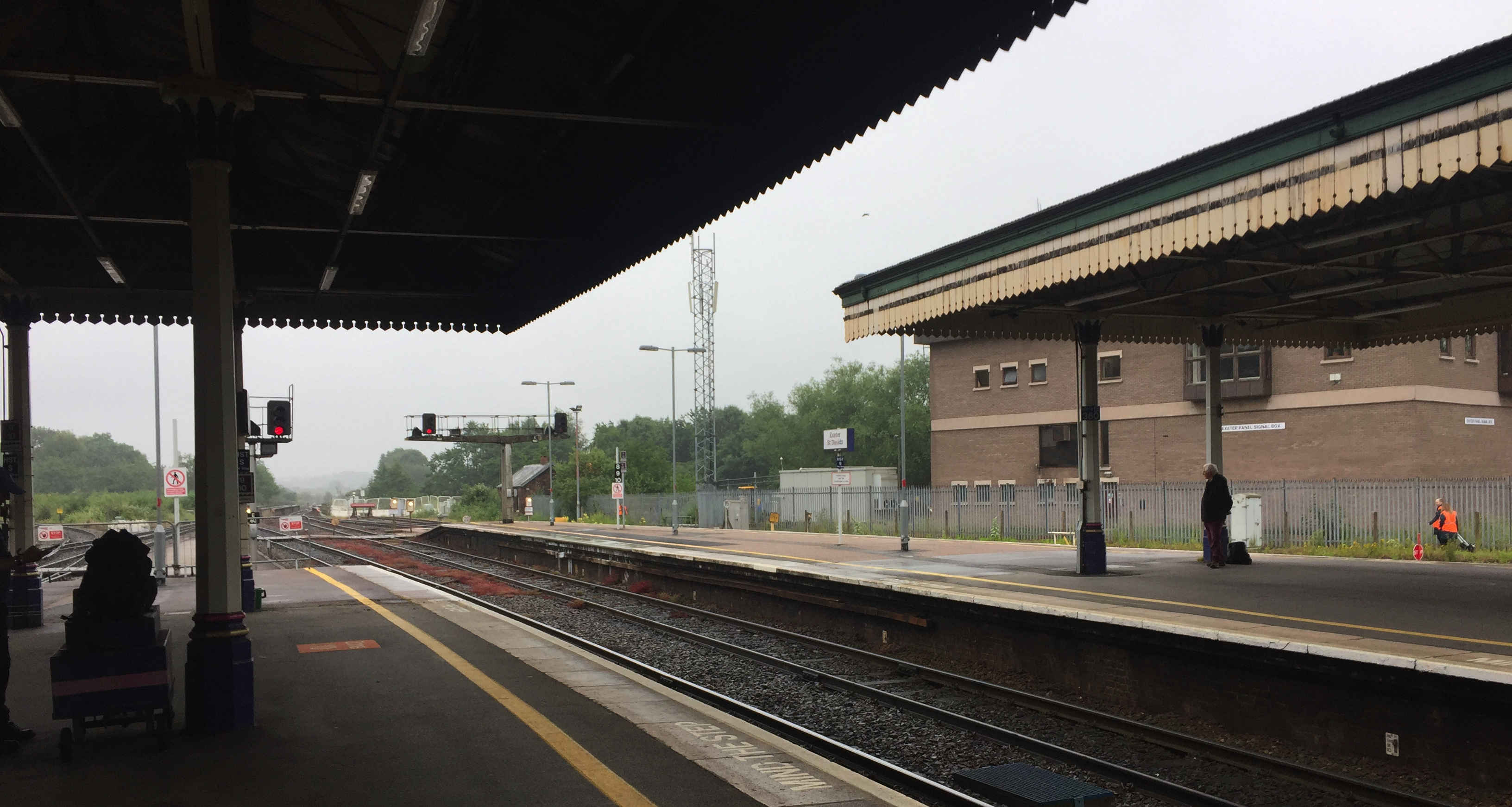 Exeter St Davids platforms